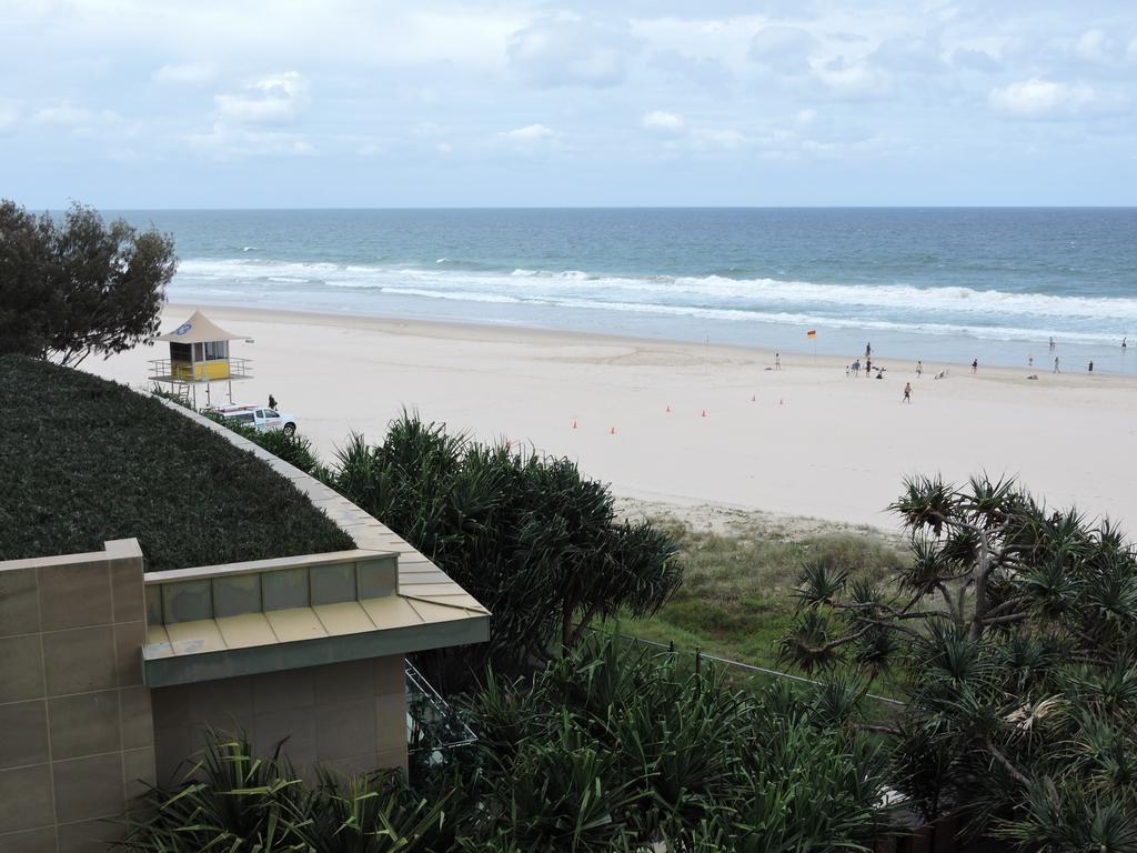 President Holiday Apartments - Absolute Beachfront โกลด์โคสต์ ภายนอก รูปภาพ
