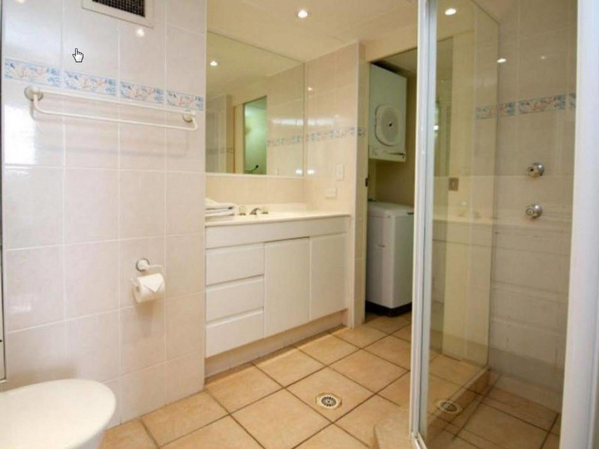 President Holiday Apartments - Absolute Beachfront โกลด์โคสต์ ภายนอก รูปภาพ