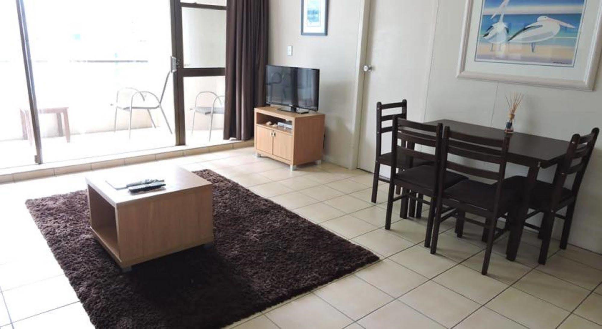 President Holiday Apartments - Absolute Beachfront โกลด์โคสต์ ภายนอก รูปภาพ