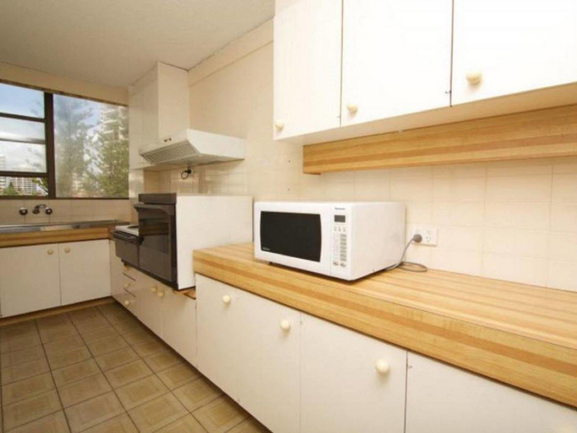 President Holiday Apartments - Absolute Beachfront โกลด์โคสต์ ภายนอก รูปภาพ