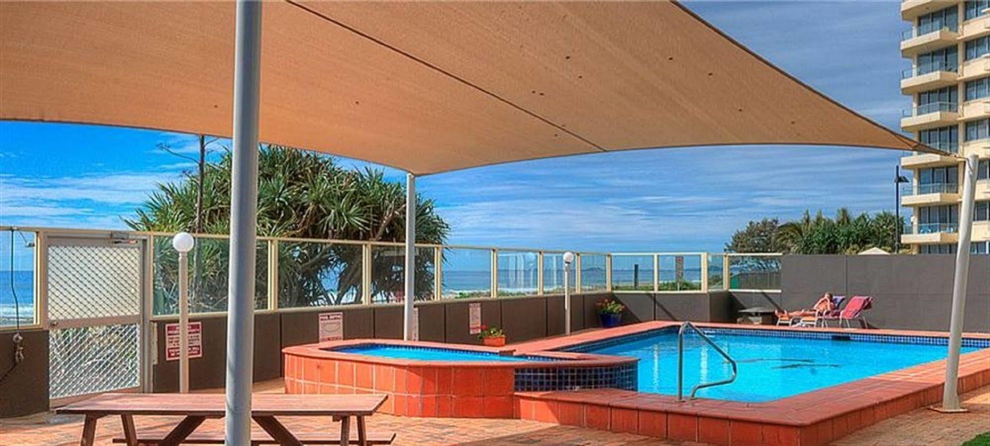 President Holiday Apartments - Absolute Beachfront โกลด์โคสต์ ภายนอก รูปภาพ